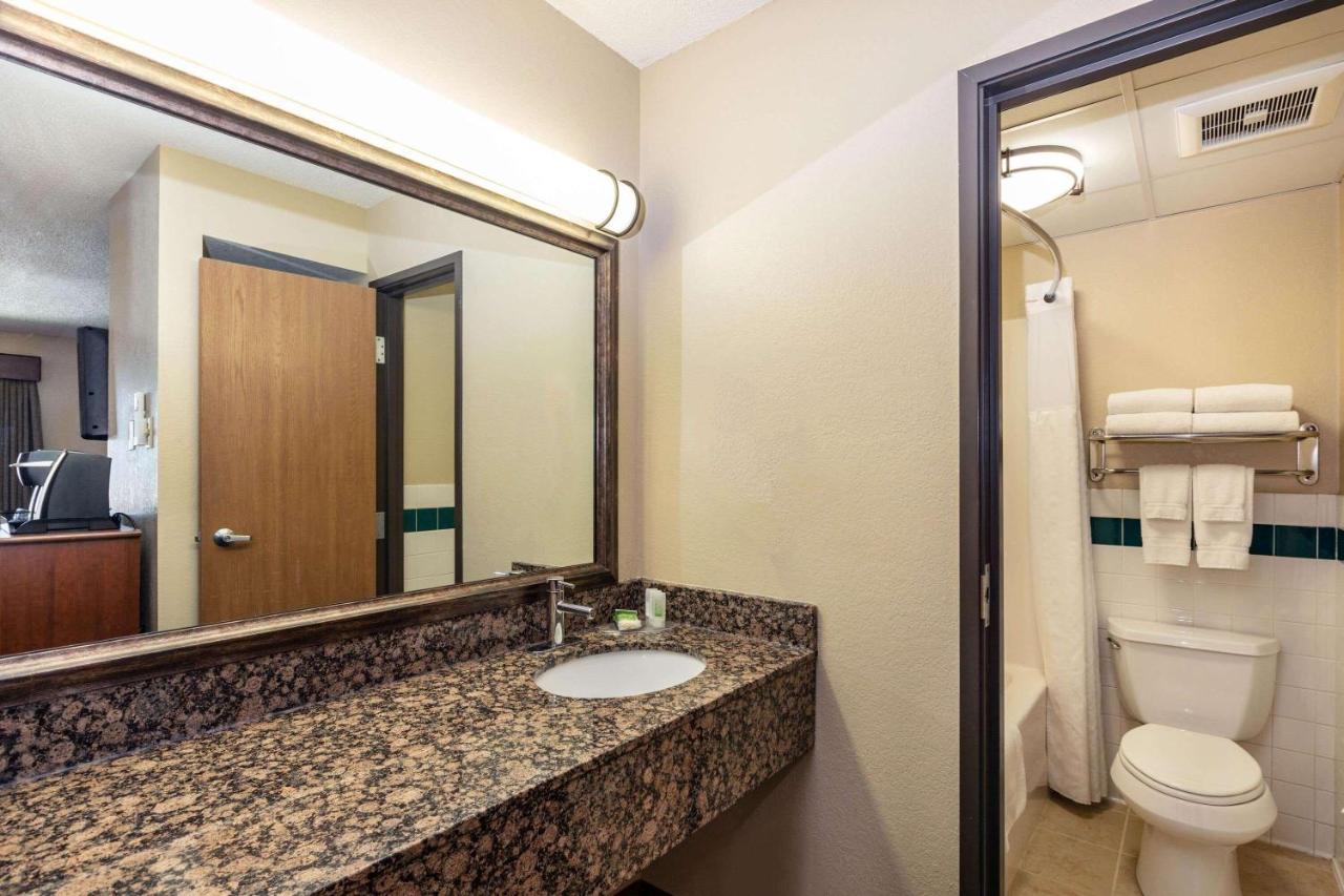 Americinn By Wyndham Roseau Εξωτερικό φωτογραφία