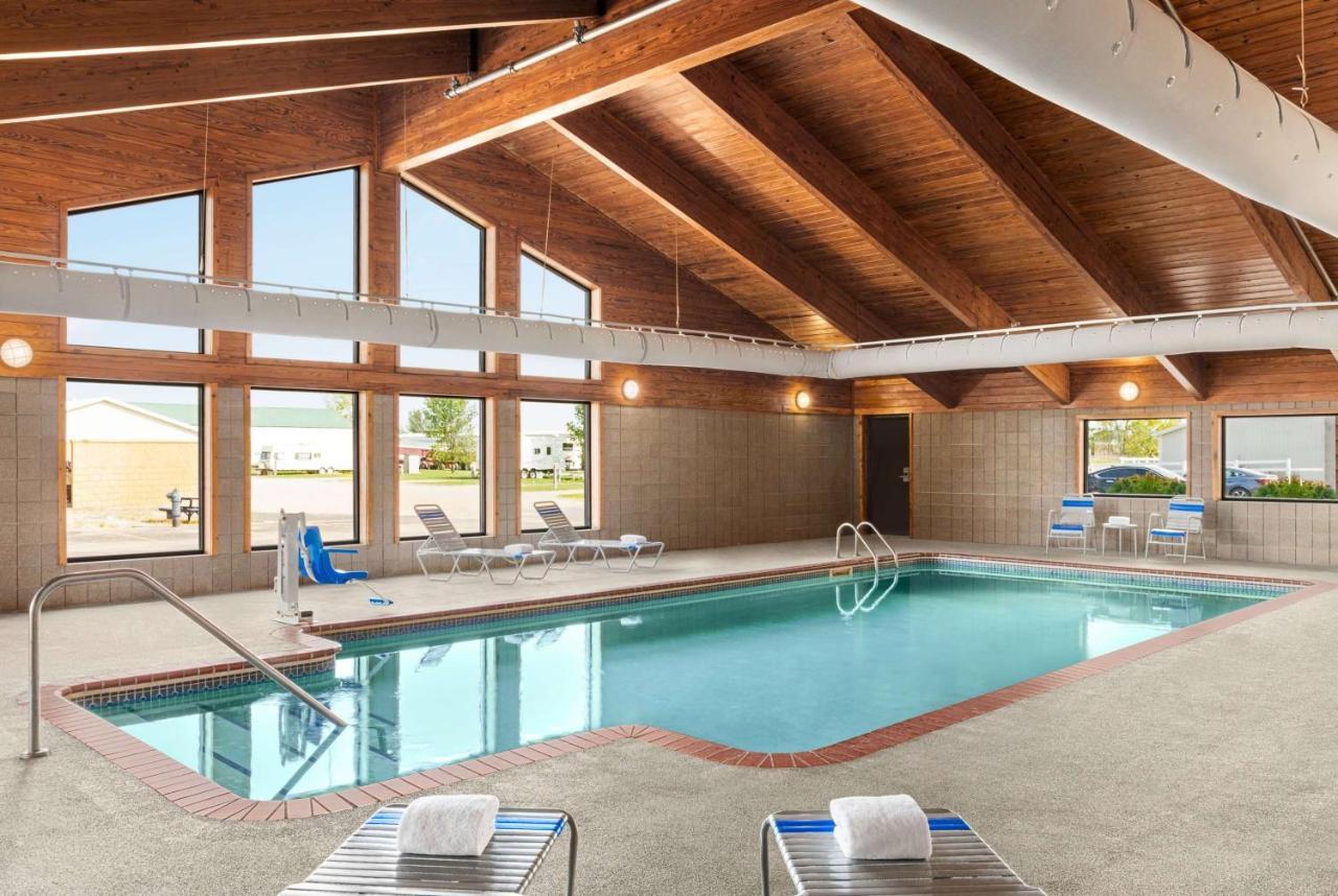 Americinn By Wyndham Roseau Εξωτερικό φωτογραφία