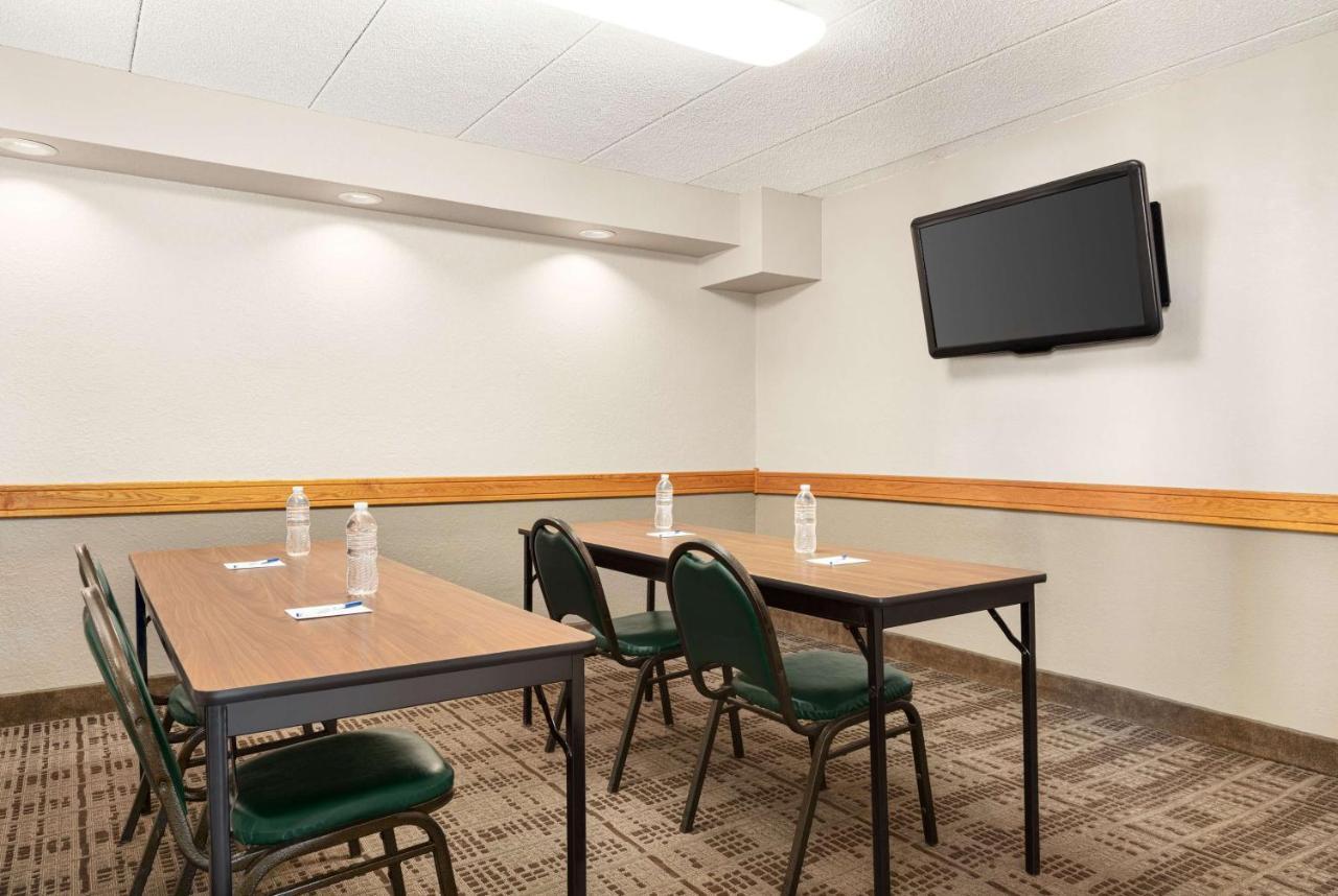 Americinn By Wyndham Roseau Εξωτερικό φωτογραφία
